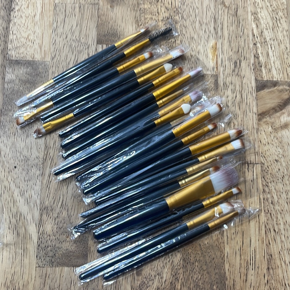 20pc Set of Makeup Brushes